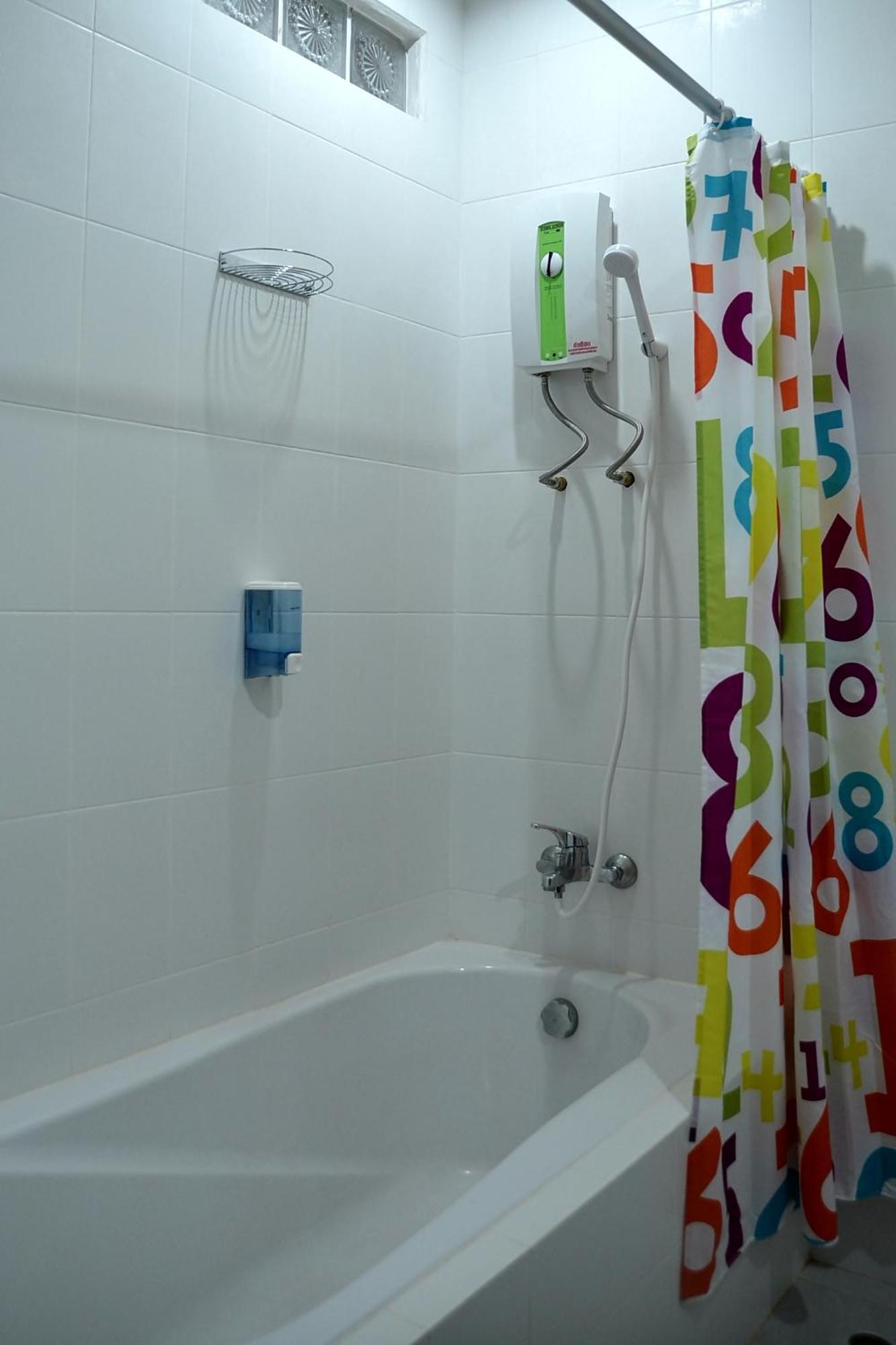 Salsa Hostel Chumphon Exterior photo