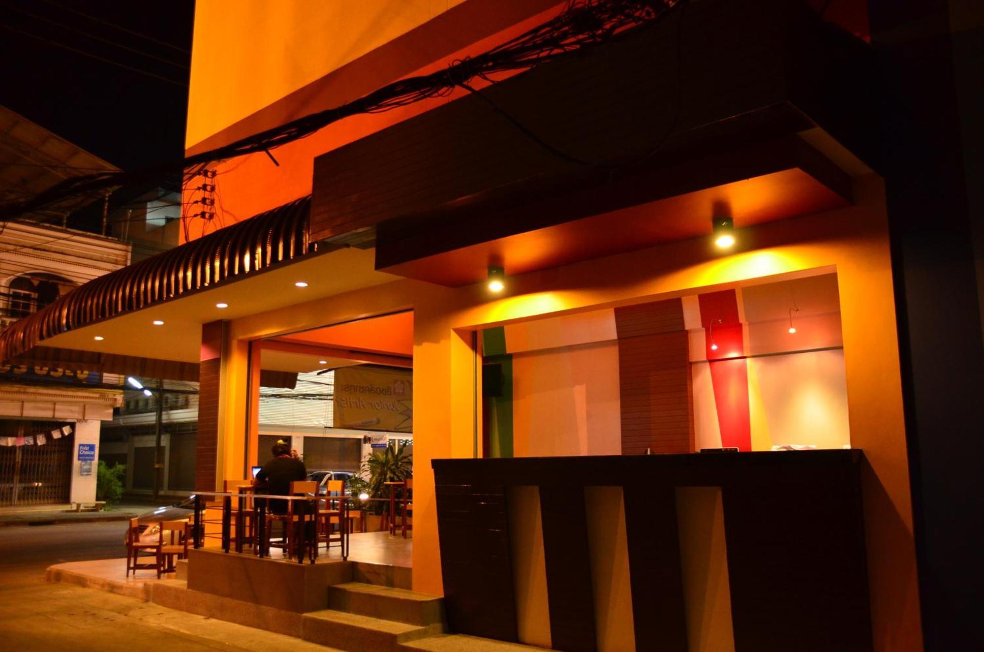 Salsa Hostel Chumphon Exterior photo