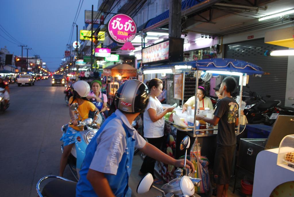 Salsa Hostel Chumphon Exterior photo