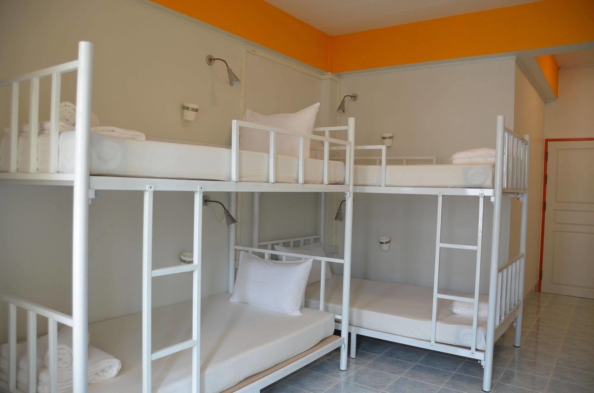 Salsa Hostel Chumphon Exterior photo